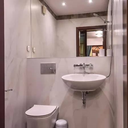 Palace Of Culture 2-bedroom Retreat On Skobelev Blvd