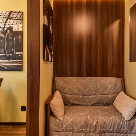 Palace Of Culture 2-bedroom Retreat On Skobelev Blvd Apartment *